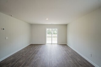 459 Coconut Dr in Bloomingdale, GA - Building Photo - Building Photo