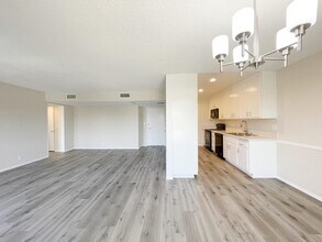 366 Mentor Ave in Pasadena, CA - Foto de edificio - Building Photo