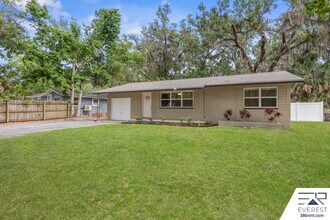 923 Kingston Ave in Daytona Beach, FL - Building Photo - Building Photo