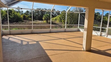 8171 Rocliff Ave in North Port, FL - Foto de edificio - Building Photo