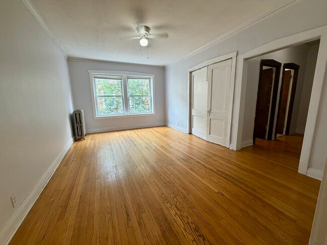 property at 4402 N Winchester Ave
