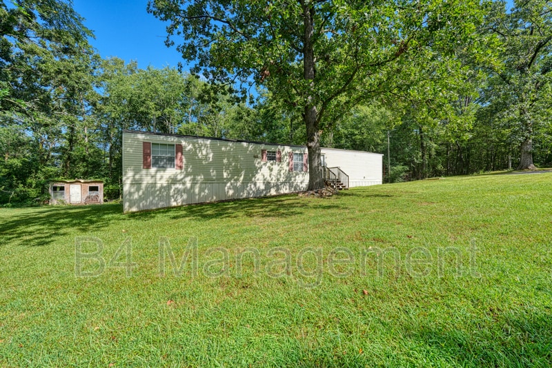 242 State Rd S-44-68 in Buffalo, SC - Building Photo