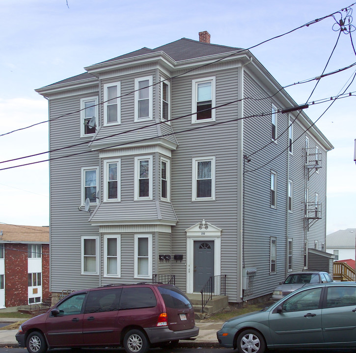 210 Bradford Ave in Fall River, MA - Building Photo