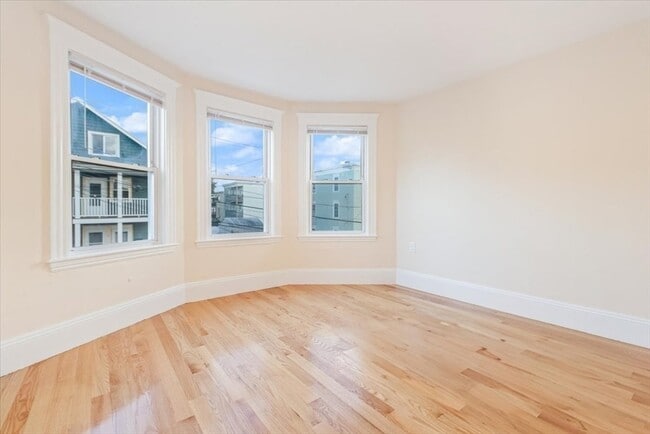 52 Roslyn St in Salem, MA - Building Photo - Building Photo