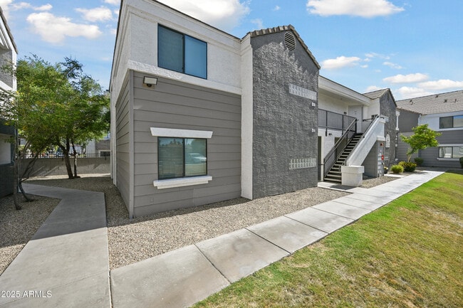 3065 N 67th Ave