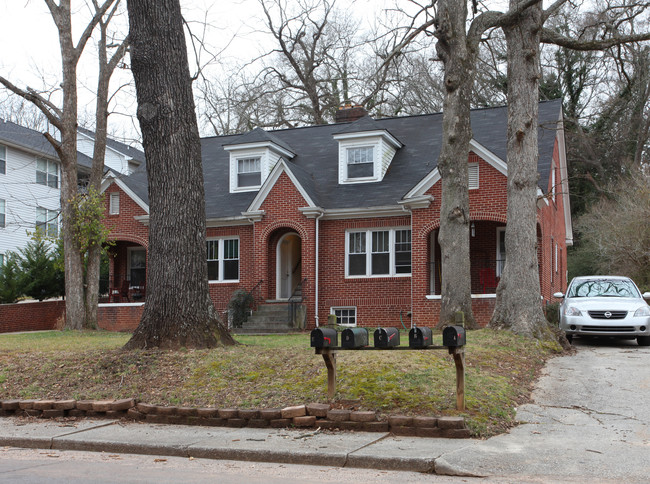 300 Forrest Ave in Gainesville, GA - Foto de edificio - Building Photo