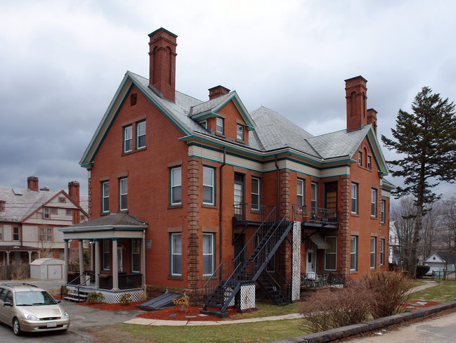 197 Linden St in Holyoke, MA - Foto de edificio - Building Photo