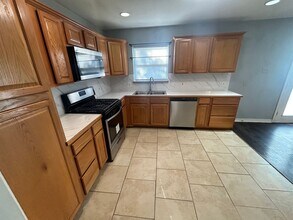 1911 Waldrop St in Irving, TX - Building Photo - Building Photo