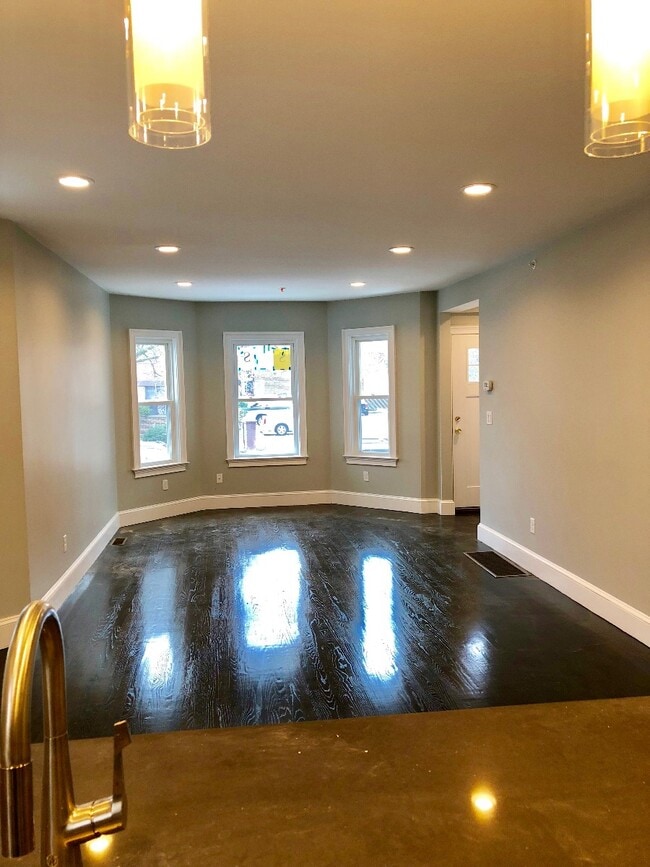 64 Grant St, Unit 3 in Somerville, MA - Building Photo - Building Photo