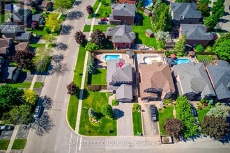 42 Gooderham Dr in Halton Hills, ON - Building Photo - Building Photo
