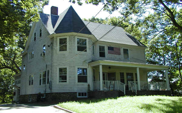 54 White St in Taunton, MA - Foto de edificio