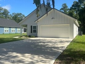 27492 W 3rd Ave in Hilliard, FL - Building Photo