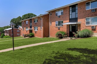 Villages at Shore Landing in New London, CT - Building Photo - Building Photo