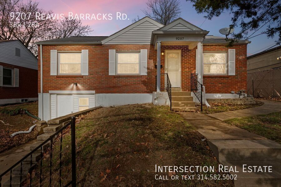 9207 Reavis Barracks Rd in St. Louis, MO - Building Photo