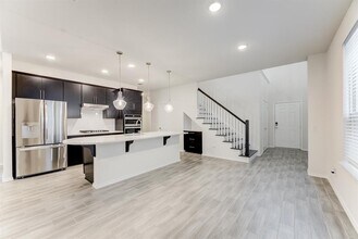 4034 Delta Rose St in Houston, TX - Foto de edificio - Building Photo