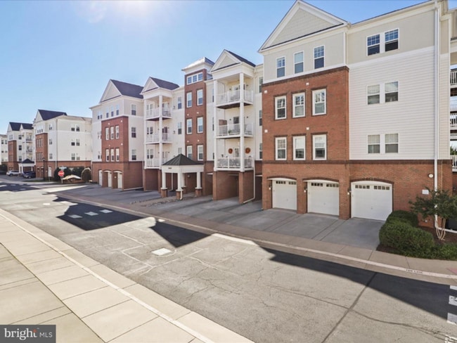 24637 Woolly Mammoth Ter, Unit 303 in Aldie, VA - Building Photo - Building Photo