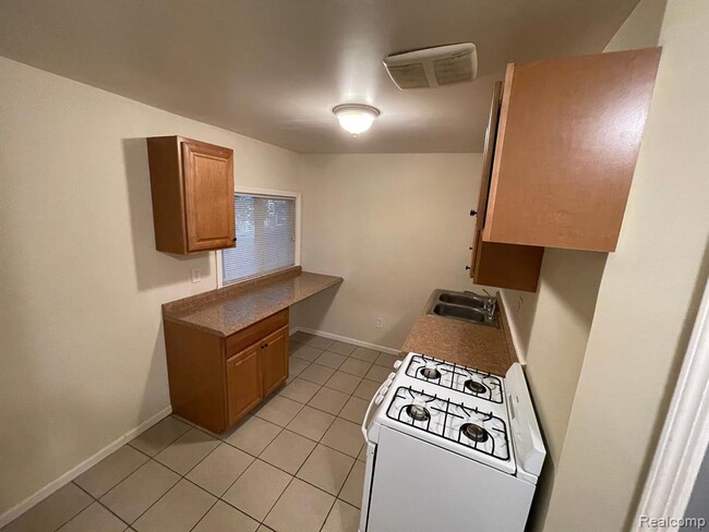 20956 Rensselaer St in Farmington Hills, MI - Building Photo - Building Photo