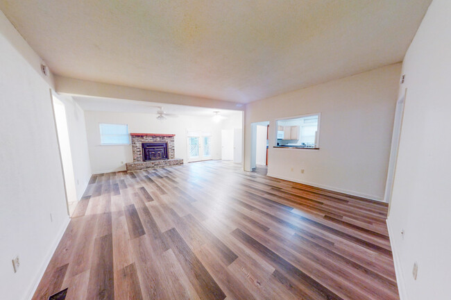 1630 Mayhew St in Tallahassee, FL - Building Photo - Building Photo