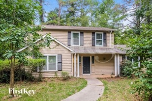 6719 Timbers E Dr in Lithonia, GA - Building Photo