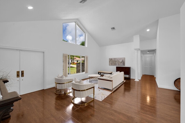 4320 St Charles Way in Boca Raton, FL - Building Photo - Building Photo