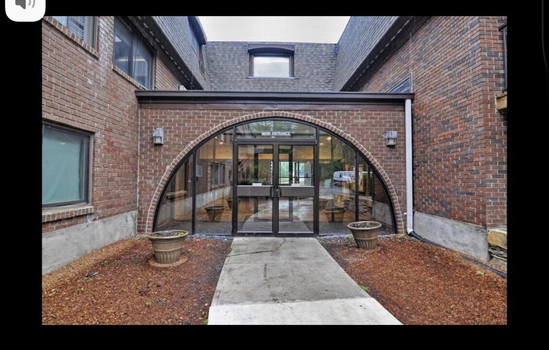 688 Boston Post Rd E, Unit 301 in Marlborough, MA - Building Photo