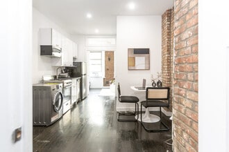 104 Forsyth St in New York, NY - Building Photo - Building Photo