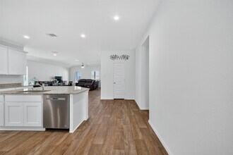 7411 Canyon Chase Dr in Richmond, TX - Building Photo - Building Photo