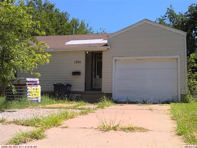 1701 E Oak Ave in Enid, OK - Building Photo - Building Photo