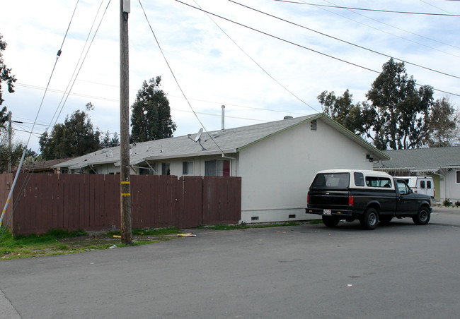 915 Aston Ave in Santa Rosa, CA - Building Photo - Building Photo