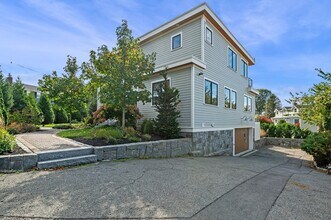 99 Naugus Ave in Marblehead, MA - Building Photo - Building Photo