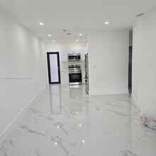 3652 NW 5th St in Miami, FL - Building Photo - Building Photo