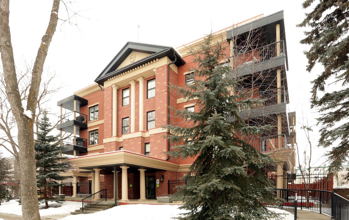 10232 115th St NW in Edmonton, AB - Building Photo