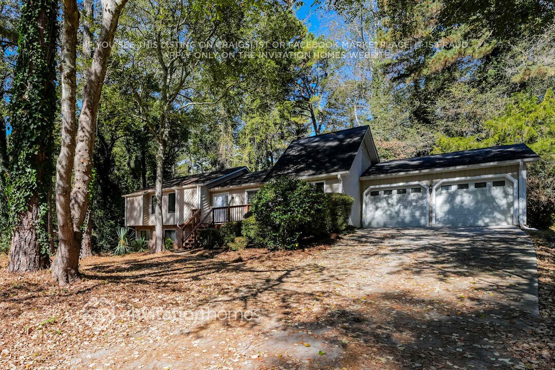 6514 Woodthrush Way in Stone Mountain, GA - Building Photo