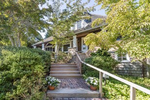 103 Georgica Rd in East Hampton, NY - Building Photo