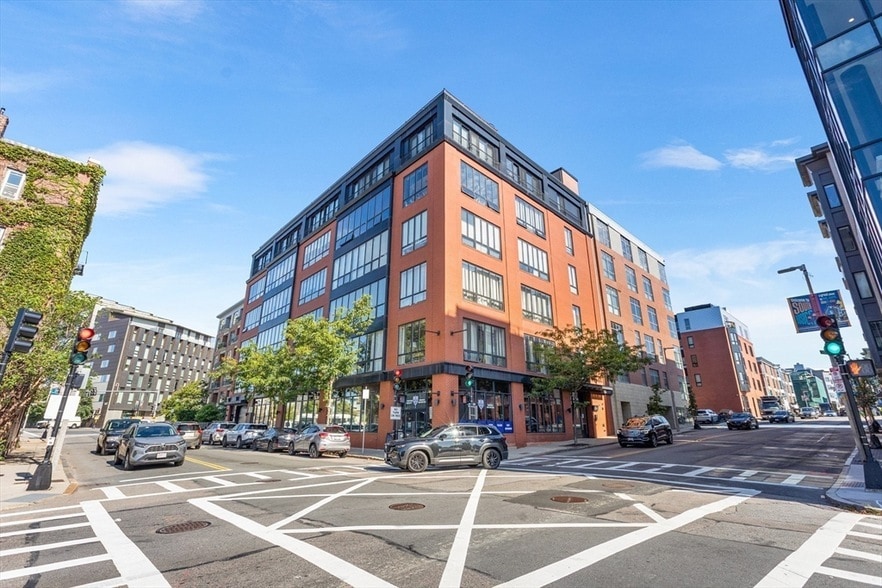 36 A St, Unit 6D in Boston, MA - Building Photo