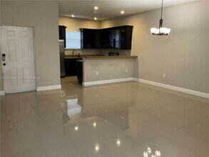 798 NE 43rd St in Oakland Park, FL - Building Photo - Building Photo