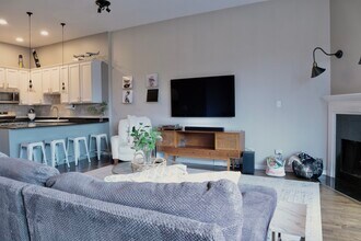 1140 N Milwaukee Ave in Chicago, IL - Building Photo - Building Photo