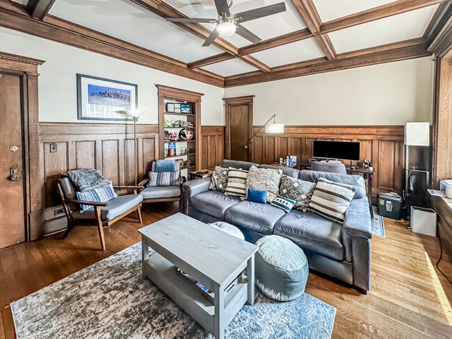 559 W Surf St in Chicago, IL - Building Photo - Building Photo