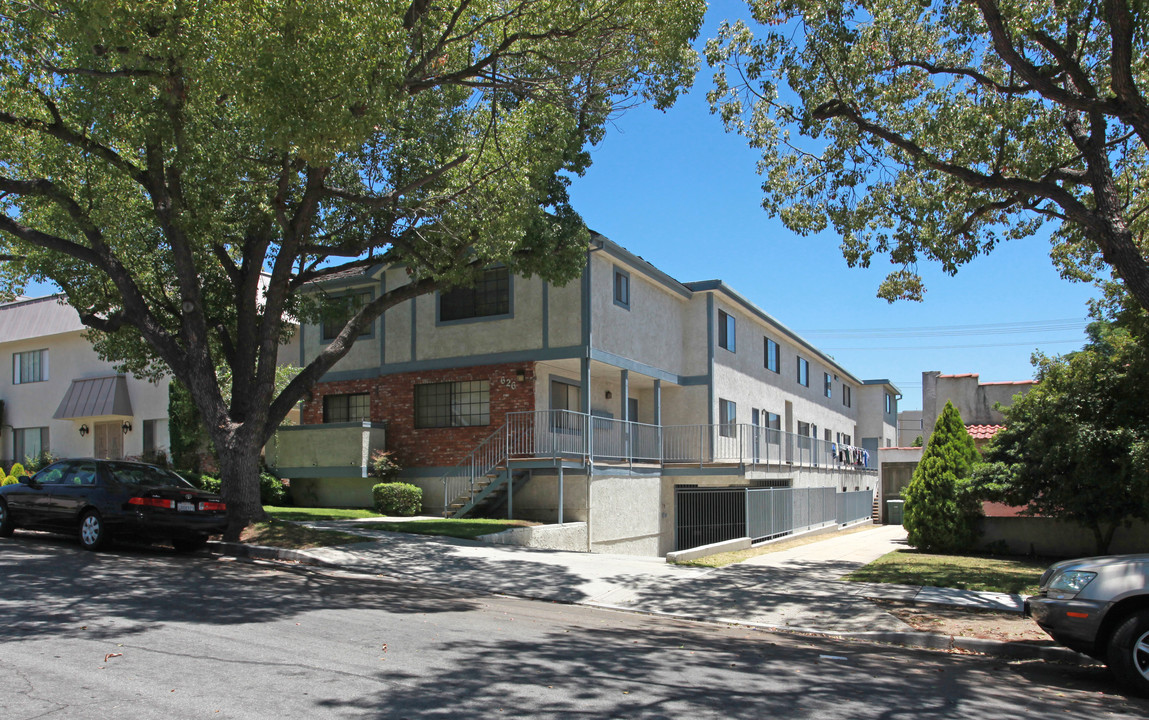 626 E Tujunga Ave in Burbank, CA - Building Photo