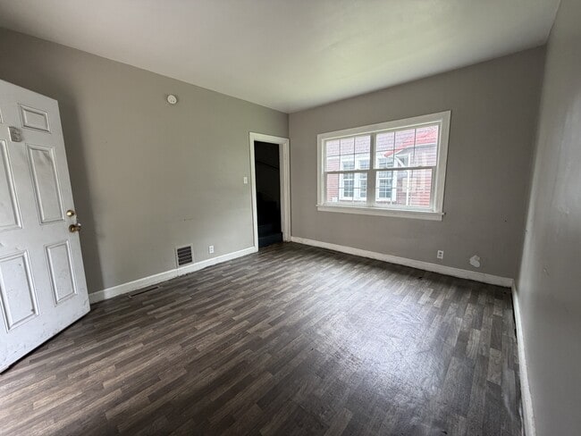 property at 516 W Marion St