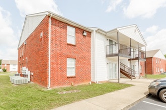 Laurel Wood Apartments in Smyrna, TN - Foto de edificio - Building Photo