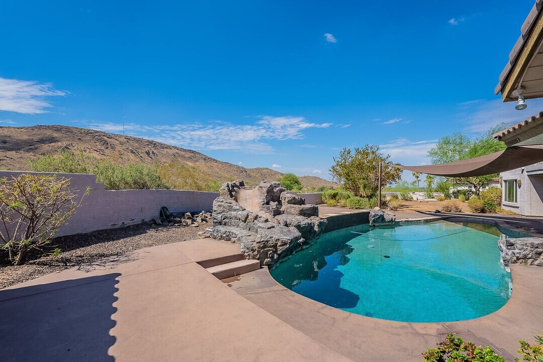 13003 N 10th Ave in Phoenix, AZ - Building Photo