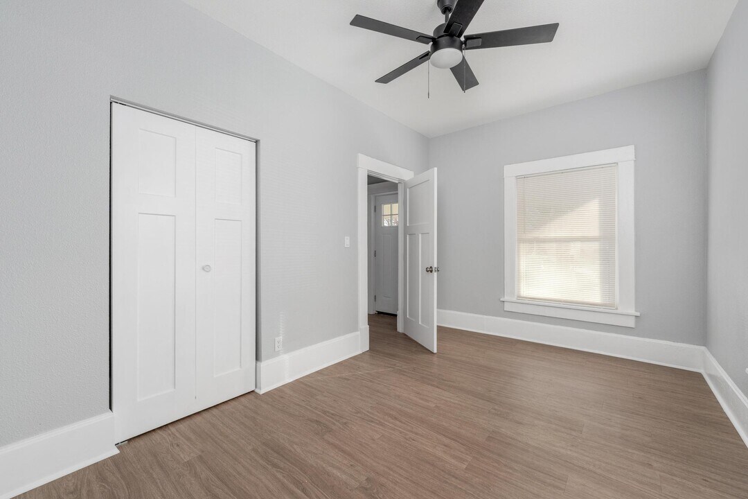 221 N Elizabeth St, Unit 1 in Wichita, KS - Building Photo