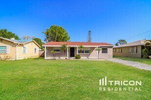 201 85th Ave N in St. Petersburg, FL - Building Photo