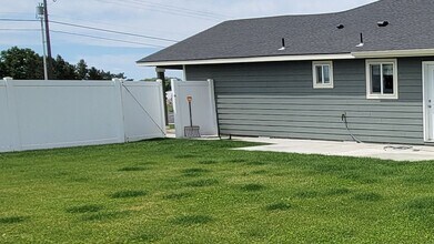9942 Morgan Rd NE in Moses Lake, WA - Building Photo - Building Photo