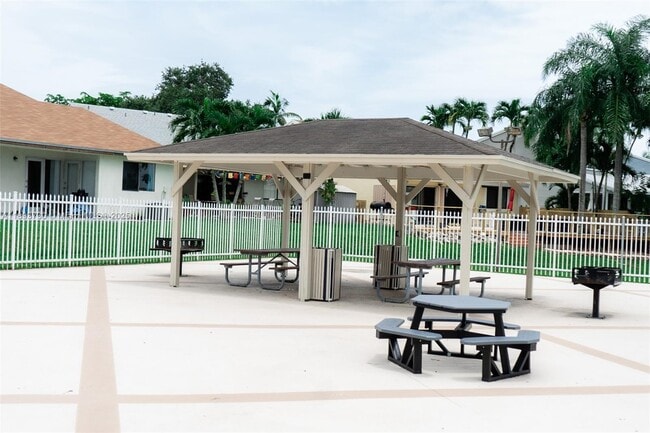 21900 SW 100th Pl in Cutler Bay, FL - Building Photo - Building Photo