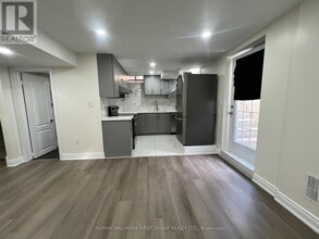 5 Fenn St in Ajax, ON - Building Photo - Building Photo