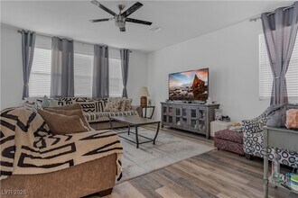 10289 Massachusetts Ln in Las Vegas, NV - Building Photo - Building Photo