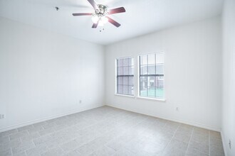 The Red Rose Of Texas Apartments in Clute, TX - Foto de edificio - Interior Photo