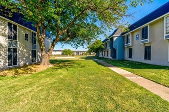 Casa Luna Apartments in Dallas, TX - Foto de edificio - Building Photo